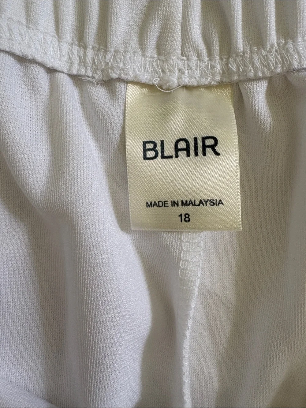 Women’s Blair White Elastic Waist Shorts - size 18